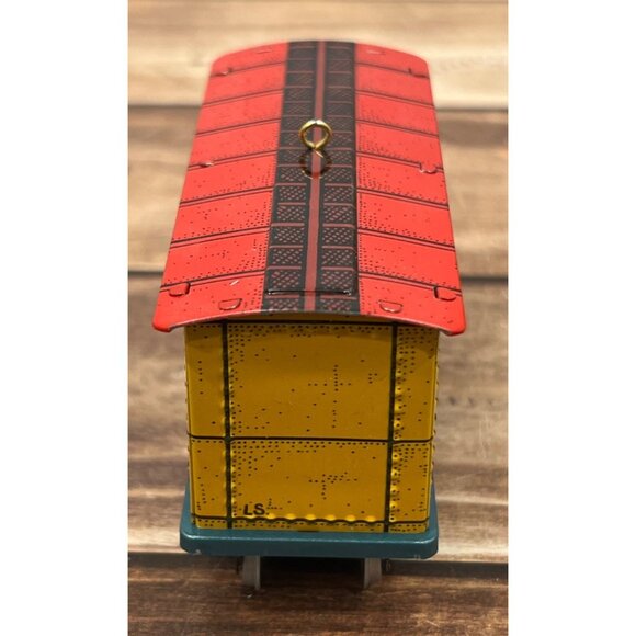 1996 HALLMARK KEEPSAKE ORNAMENT QX5011 YULETIDE CENTRAL MAIL CAR TIN - Picture 7 of 9